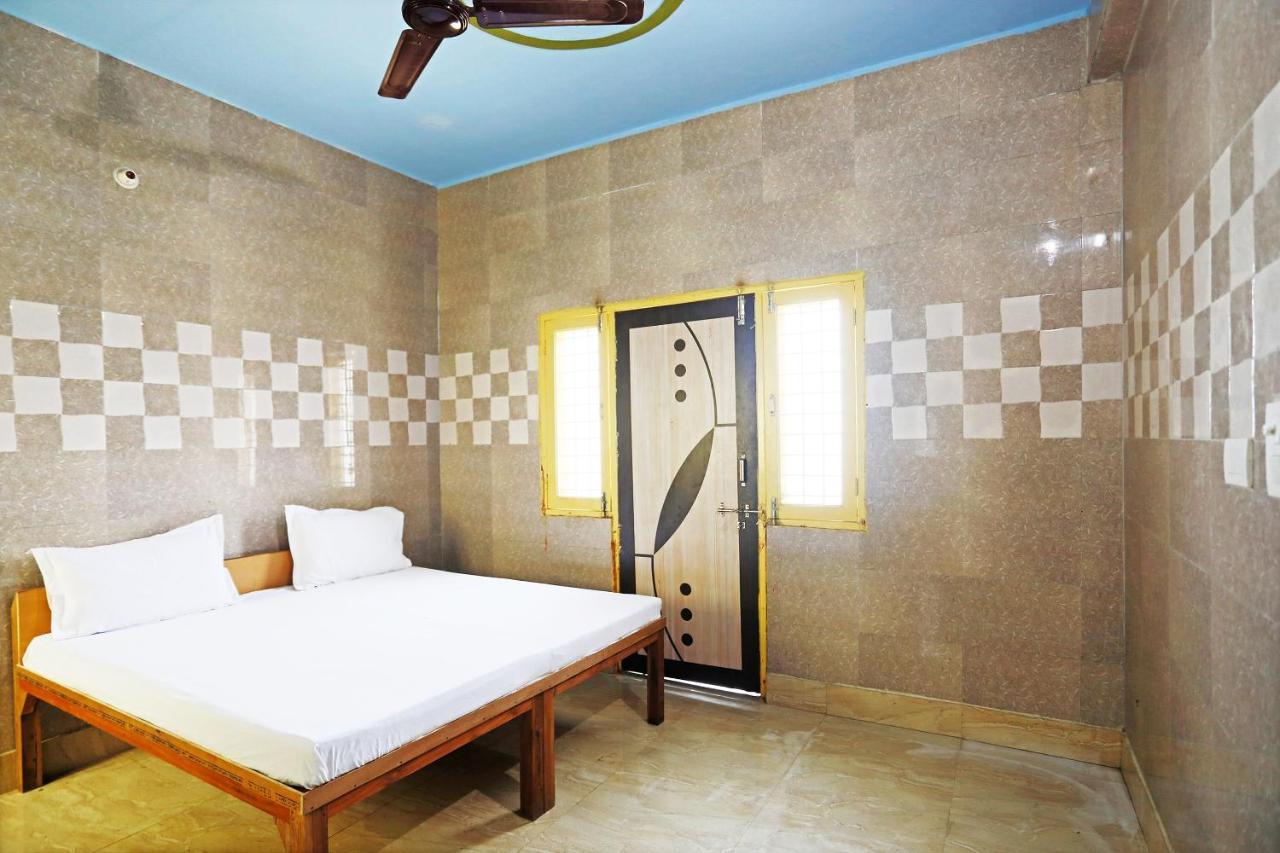 Отель Oyo 44361 Shri Lajjaram Ashram Вриндавана Экстерьер фото
